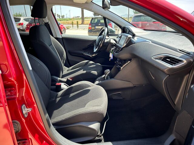 PEUGEOT 208 ALLURE 1.2 E-THP AUTO SPANISH LHD IN SPAIN 82000 MILES SUPERB 2015